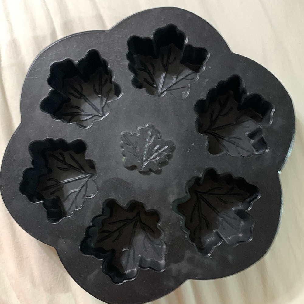 This is a Nordic Ware  Maple leaf pan.